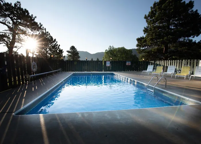 Saddle & Surrey Motel
